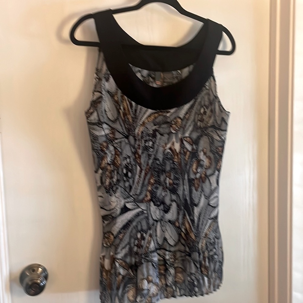 Sere Nade Size XL 100% polyester pleated sleeveless black neckline